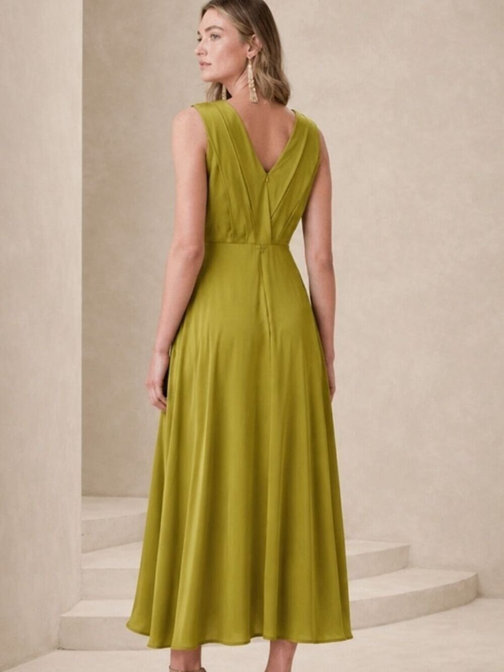 Banana Republic Pintuck Bodice Maxi Dress in Gilded Green, Size 6 - Picture 3 of 13